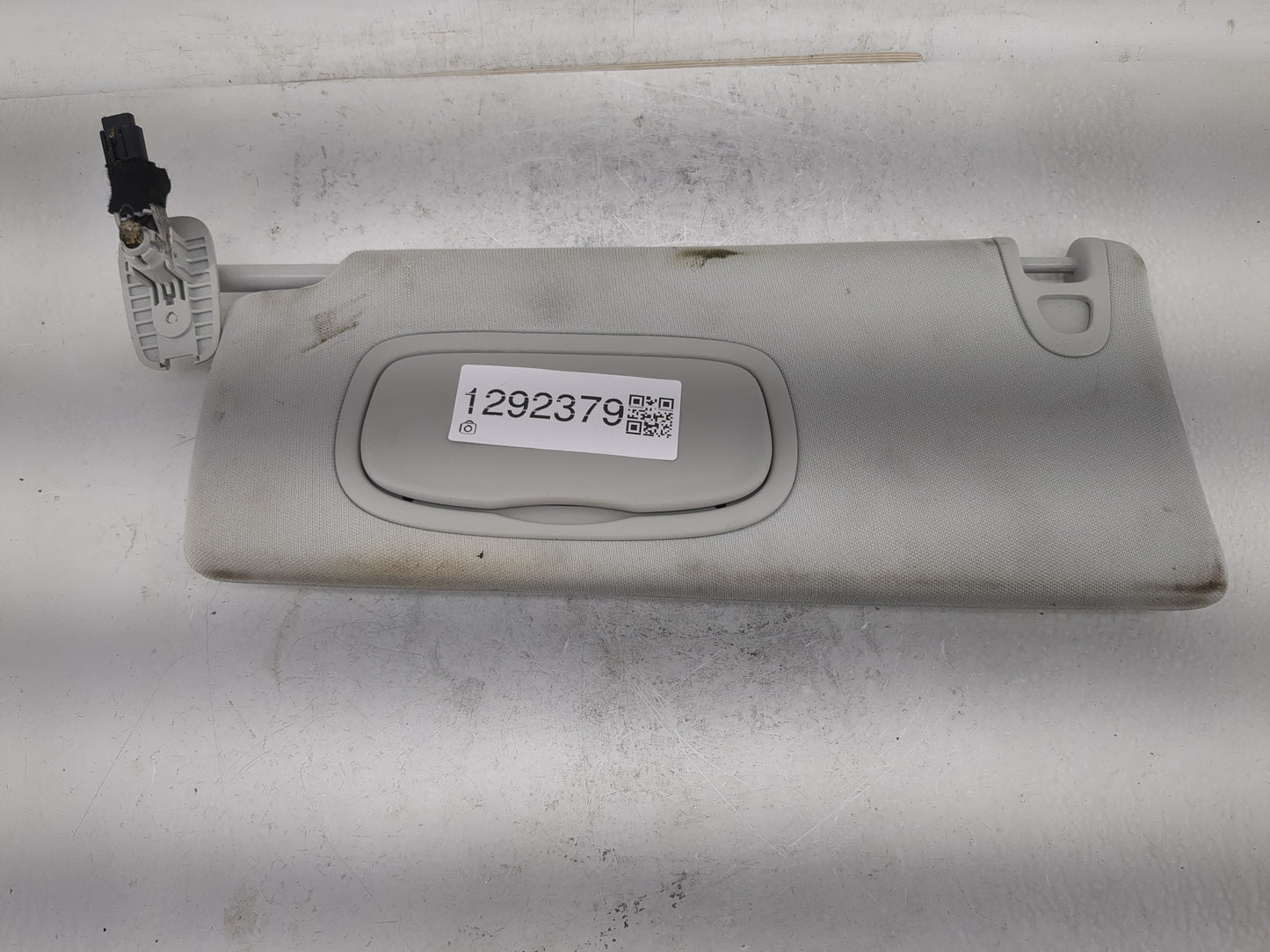 2019-2022 Jeep Cherokee Sun Visor Shade Replacement Passenger Right Mirror Fits Fits 2019 2020 2021 2022 OEM Used Auto Parts