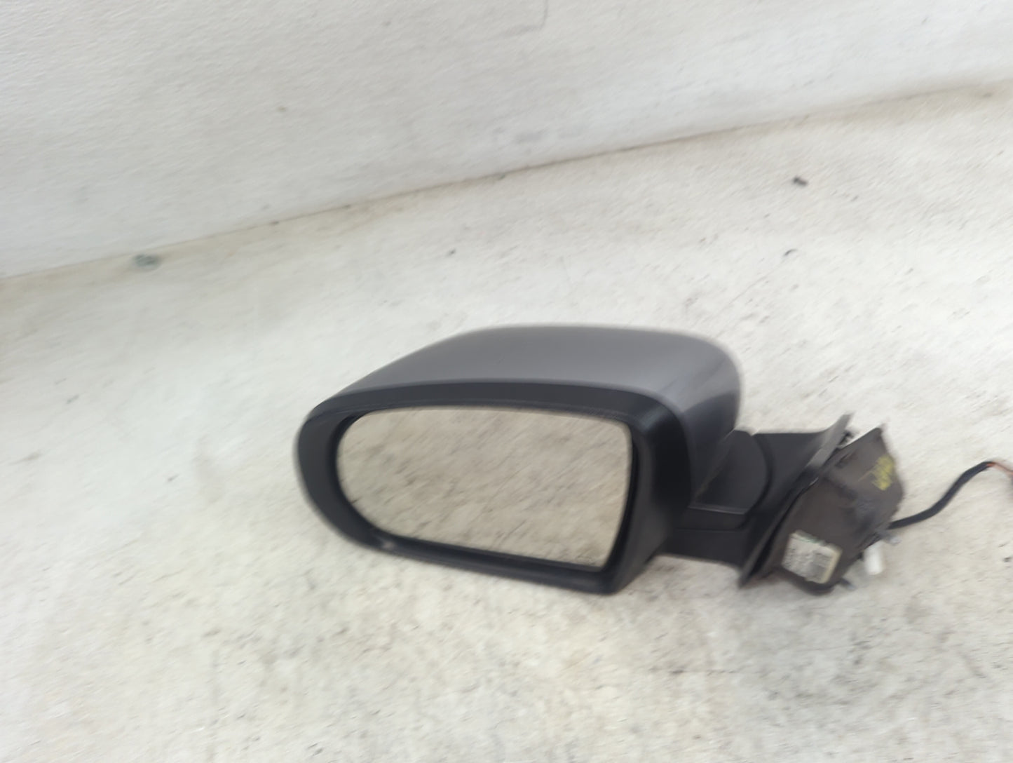 2014-2021 Jeep Cherokee Driver Side View Mirror - Left Door Mirror OEM Used - Oemusedautoparts1.com
