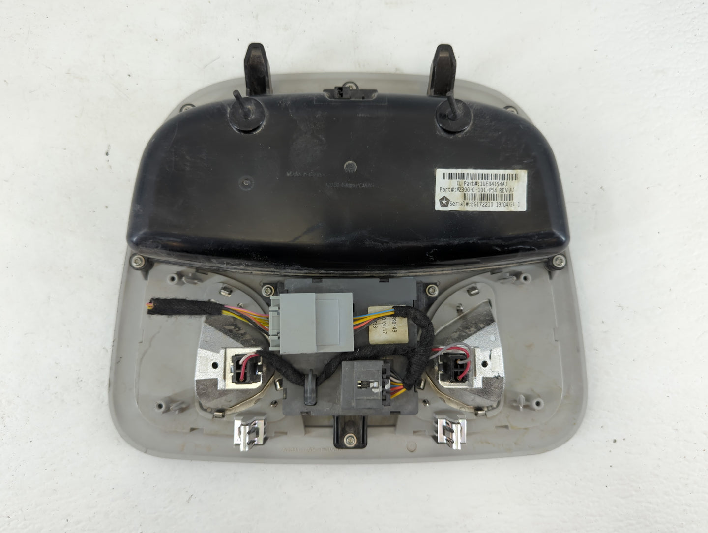 2020 Jeep Cherokee Overhead Roof Console - Oemusedautoparts1.com