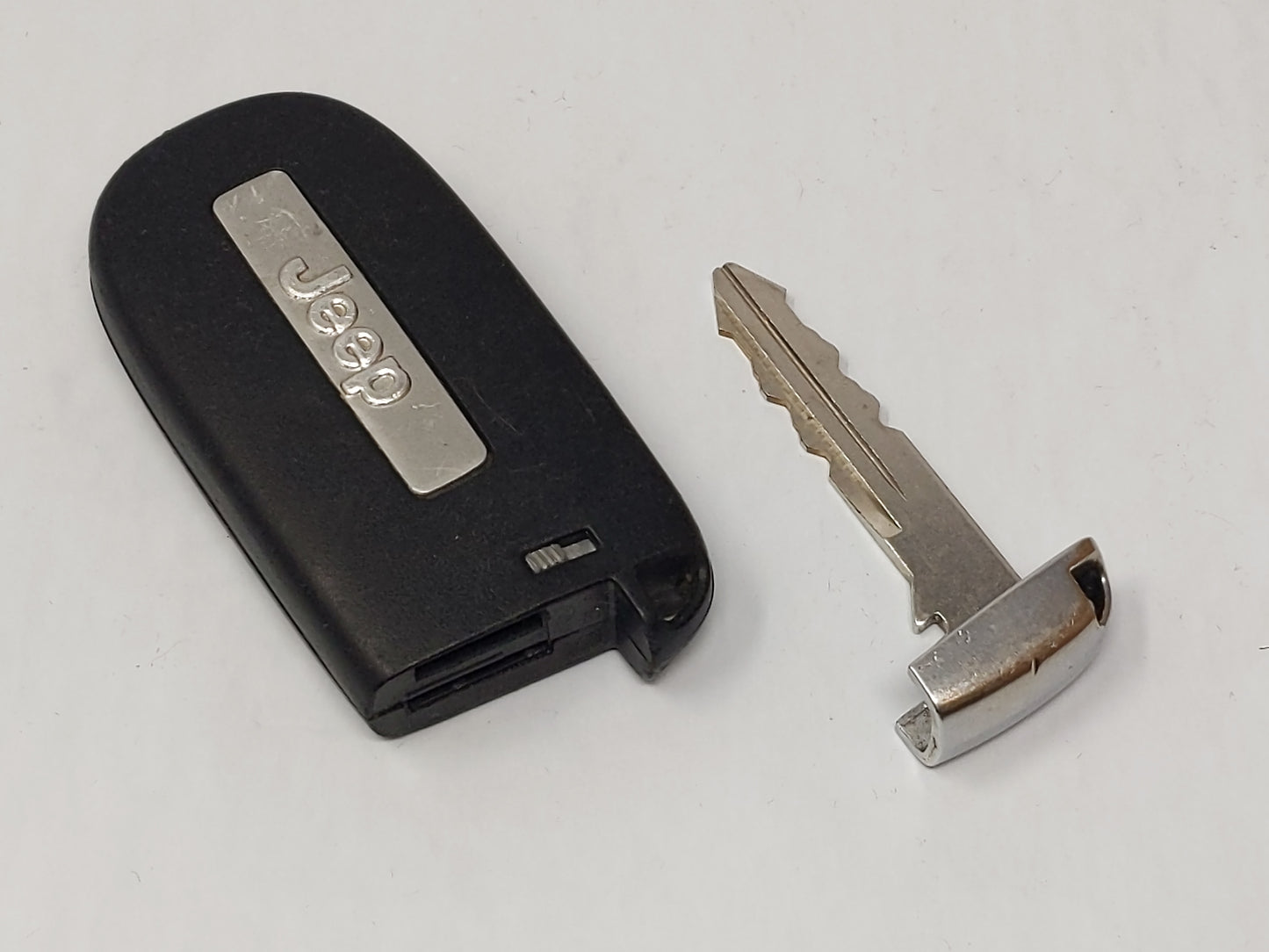 Jeep Cherokee Keyless Entry Remote Fob Gq4-54t   68105078ag 4 Buttons - Oemusedautoparts1.com
