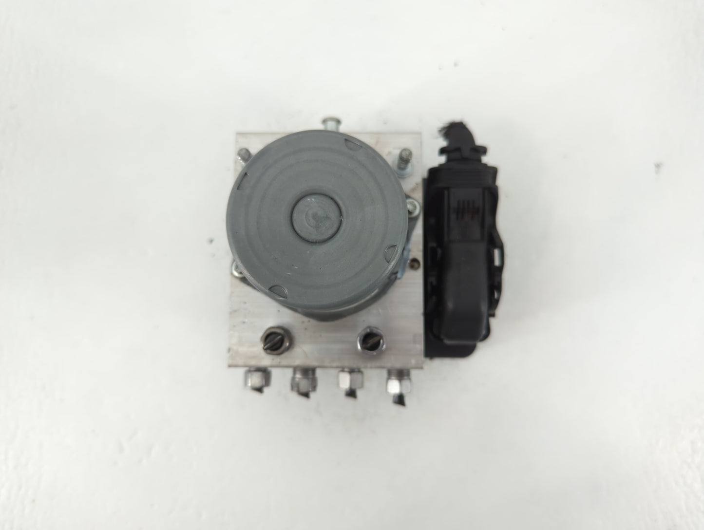 2020 Jeep Cherokee ABS Pump Control Module Replacement P/N:3482320 Fits OEM Used Auto Parts - Oemusedautoparts1.com