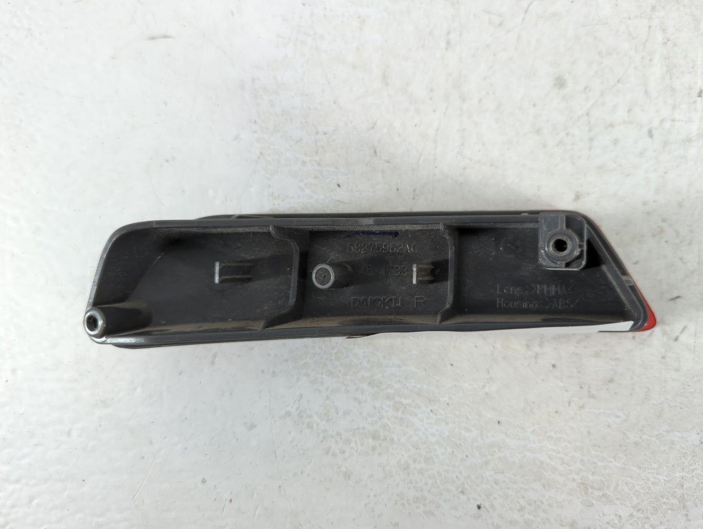 2019-2022 Jeep Cherokee Tail Light Assembly Passenger Right OEM P/N:68275962AC Fits Fits 2019 2020 2021 2022 OEM Used Auto P