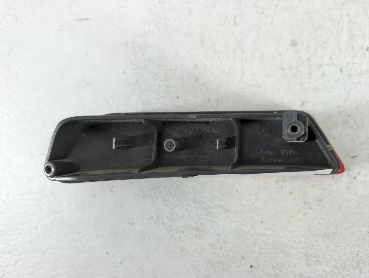 2019-2022 Jeep Cherokee Tail Light Assembly Passenger Right OEM P/N:68275962AC Fits Fits 2019 2020 2021 2022 OEM Used Auto P