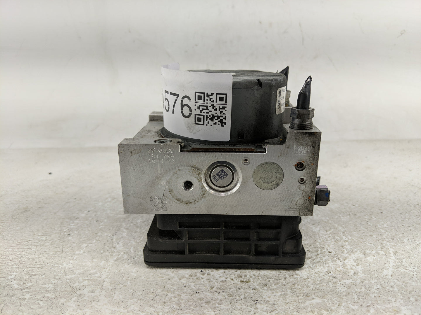 2020 Jeep Compass ABS Pump Control Module Replacement P/N:P04726567AH Fits OEM Used Auto Parts - Oemusedautoparts1.com