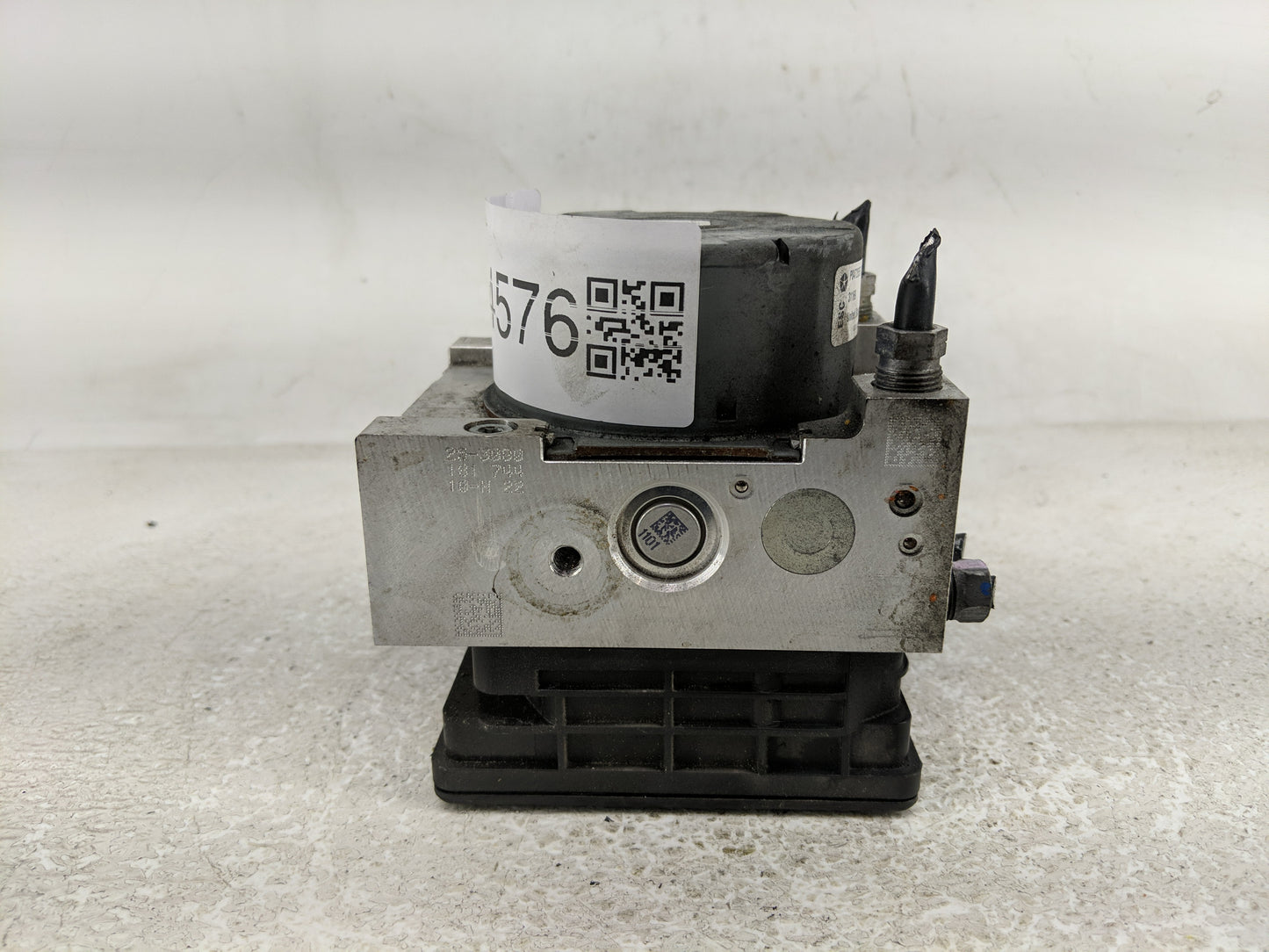 2020 Jeep Compass ABS Pump Control Module Replacement P/N:P04726567AH Fits OEM Used Auto Parts - Oemusedautoparts1.com