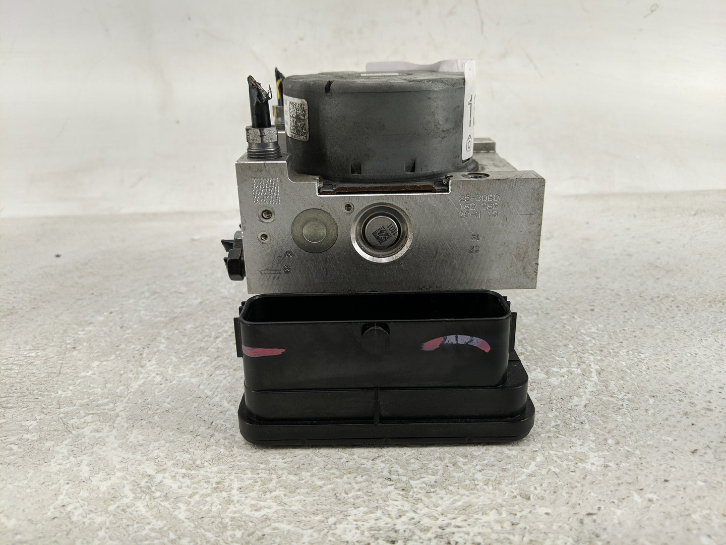 2020 Jeep Compass ABS Pump Control Module Replacement P/N:P04726567AH Fits OEM Used Auto Parts - Oemusedautoparts1.com