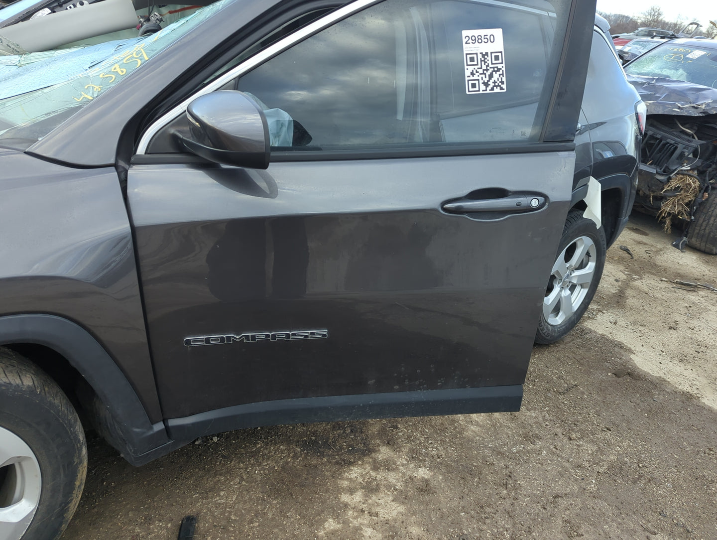 2020 Jeep Compass Driver Front Door Oem - Oemusedautoparts1.com