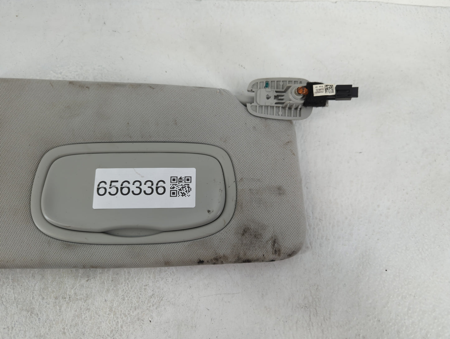 2020 Jeep Compass Sun Visor Shade Replacement Passenger Right Mirror Fits OEM Used Auto Parts - Oemusedautoparts1.com