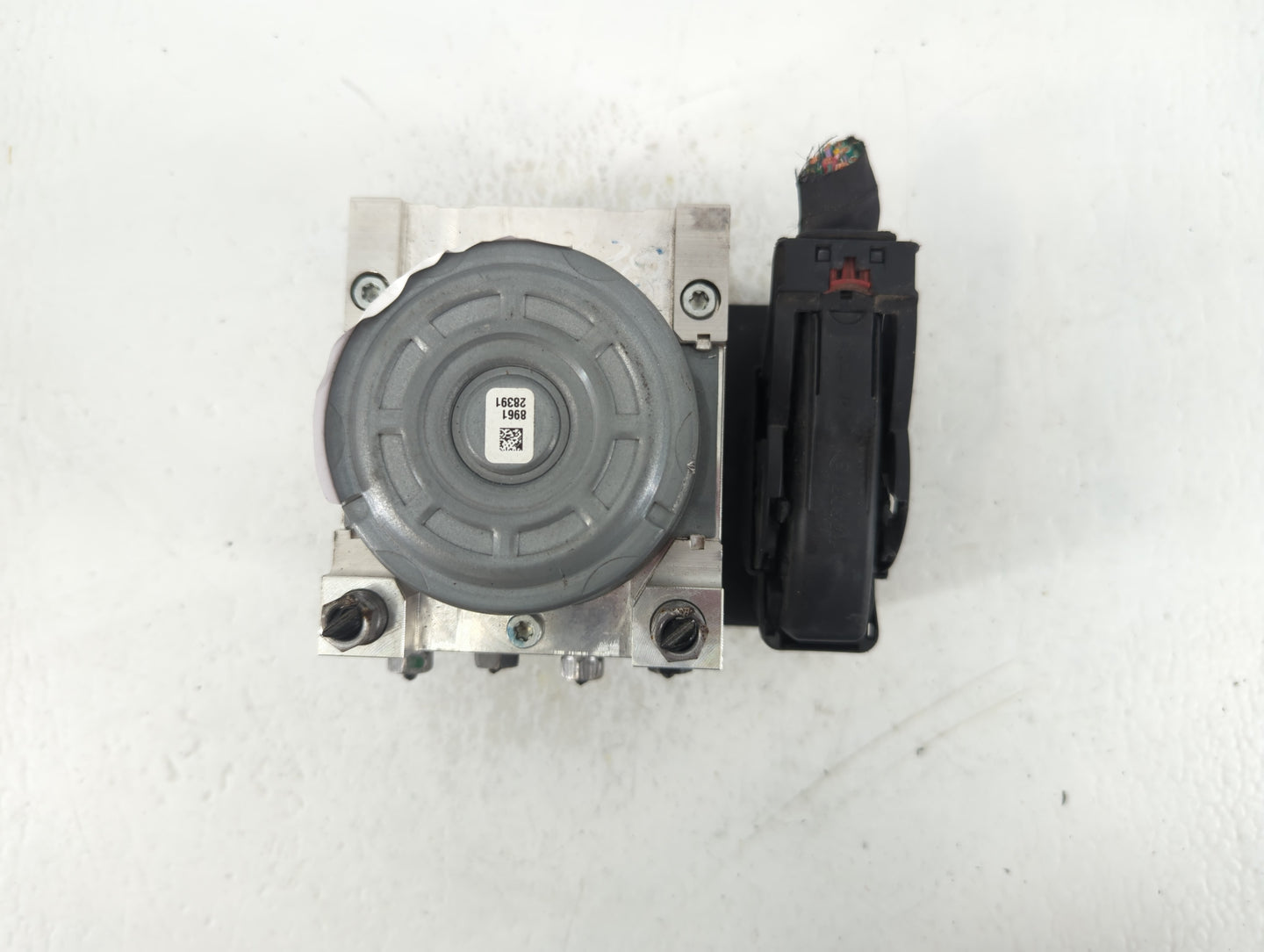 2020 Jeep Compass ABS Pump Control Module Replacement P/N:P68485883AA Fits OEM Used Auto Parts - Oemusedautoparts1.com