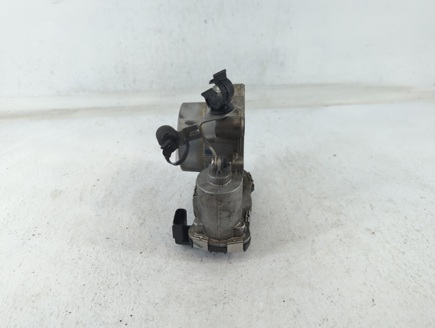 2017-2022 Jeep Compass Throttle Body P/N:04891970AC Fits Fits 2014 2015 2016 2017 2018 2019 2020 2021 2022 OEM Used Auto Par