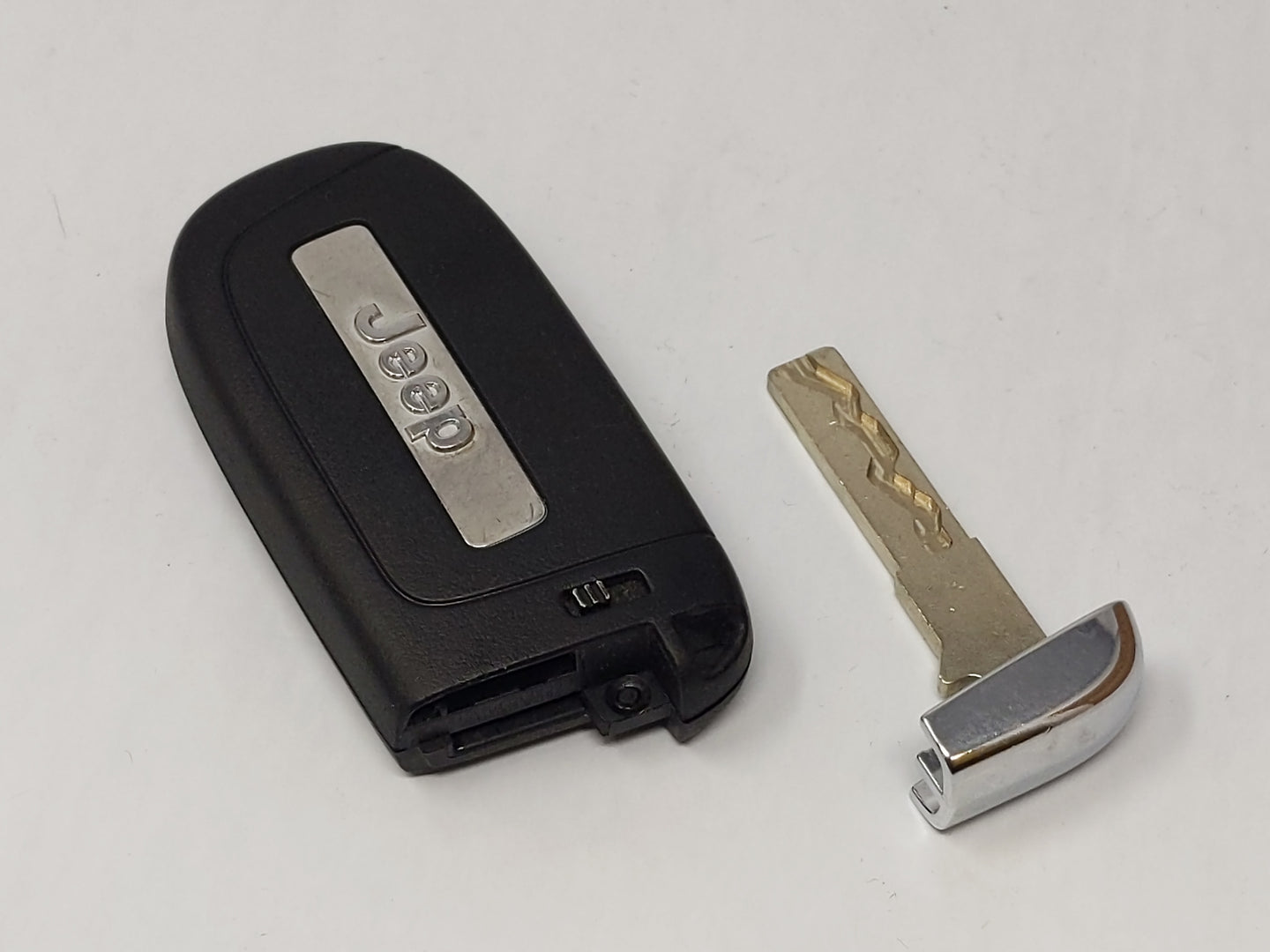 Jeep Renegade Keyless Entry Remote M3n-40821302 A2c1235620304 735657526 - Oemusedautoparts1.com