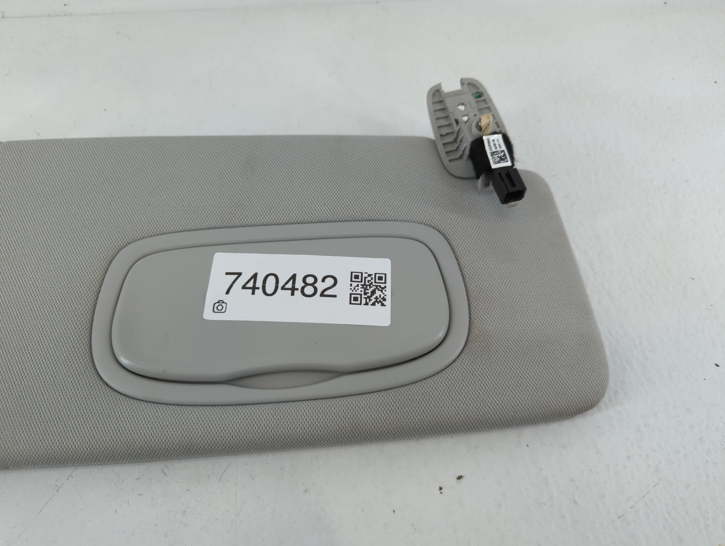 2020 Jeep Compass Sun Visor Shade Replacement Passenger Right Mirror Fits OEM Used Auto Parts - Oemusedautoparts1.com