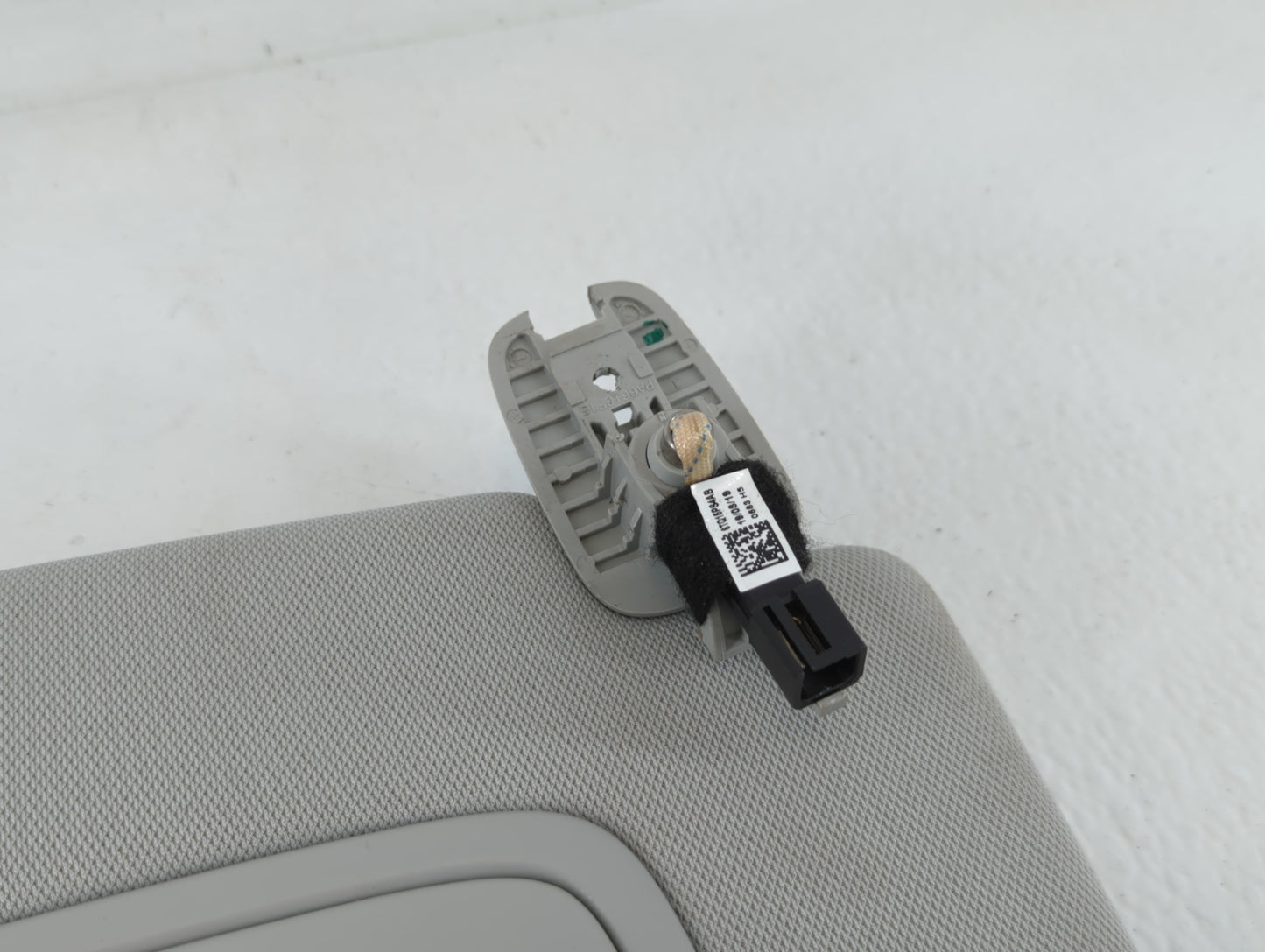 2020 Jeep Compass Sun Visor Shade Replacement Passenger Right Mirror Fits OEM Used Auto Parts - Oemusedautoparts1.com