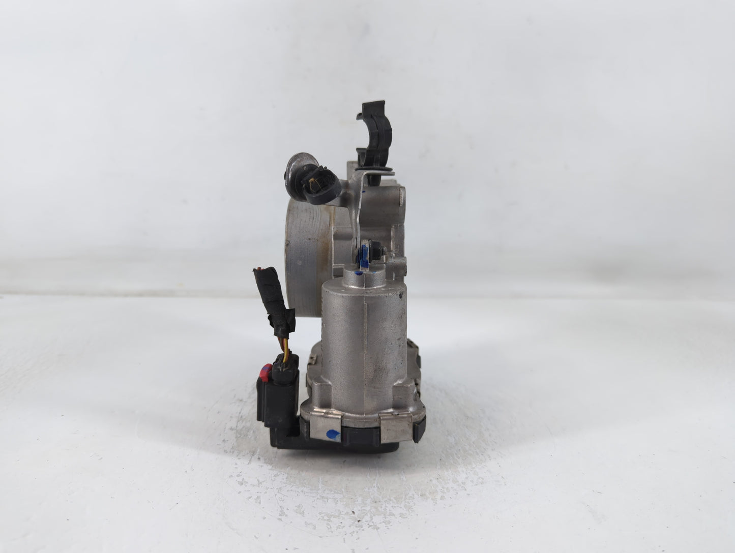 2017-2022 Jeep Compass Throttle Body P/N:04891970AC Fits Fits 2014 2015 2016 2017 2018 2019 2020 2021 2022 OEM Used Auto Par