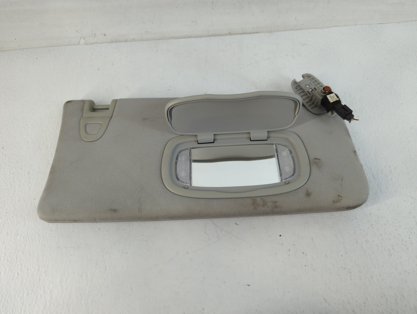 2020 Jeep Compass Sun Visor Shade Replacement Passenger Right Mirror Fits OEM Used Auto Parts - Oemusedautoparts1.com