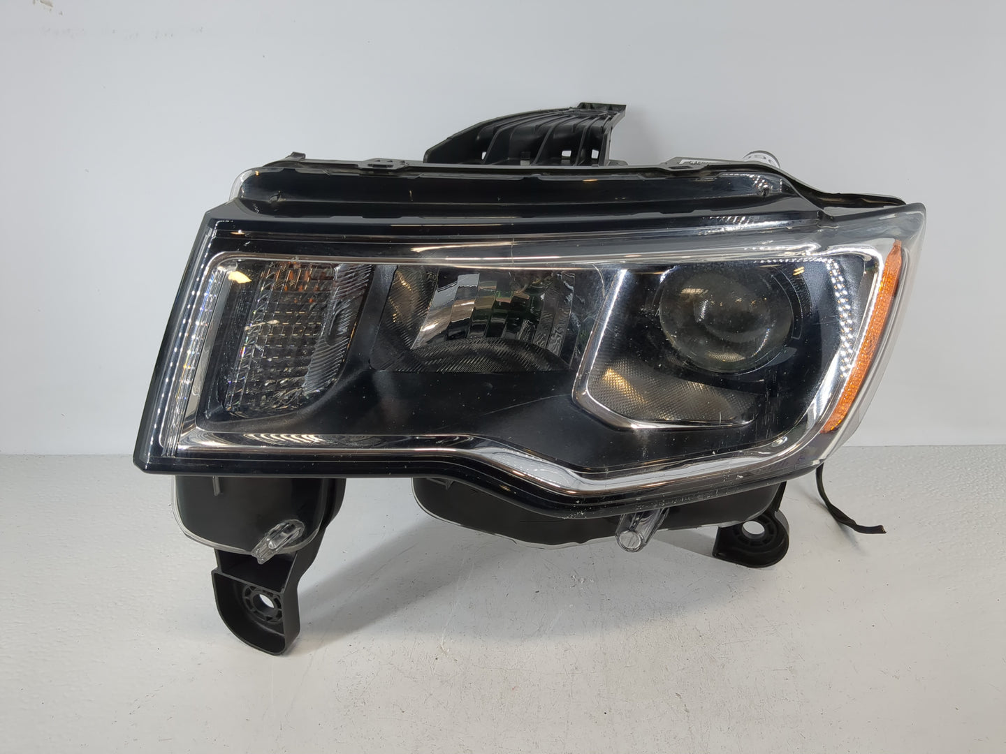 2017-2021 Jeep Grand Cherokee Driver Left Oem Head Light Headlight Lamp - Oemusedautoparts1.com