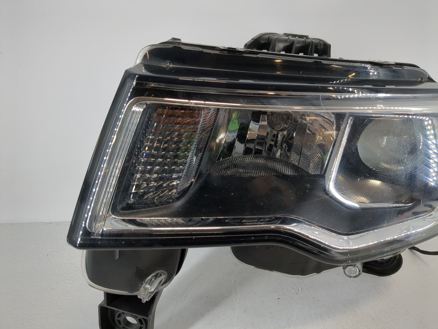 2017-2021 Jeep Grand Cherokee Driver Left Oem Head Light Headlight Lamp - Oemusedautoparts1.com