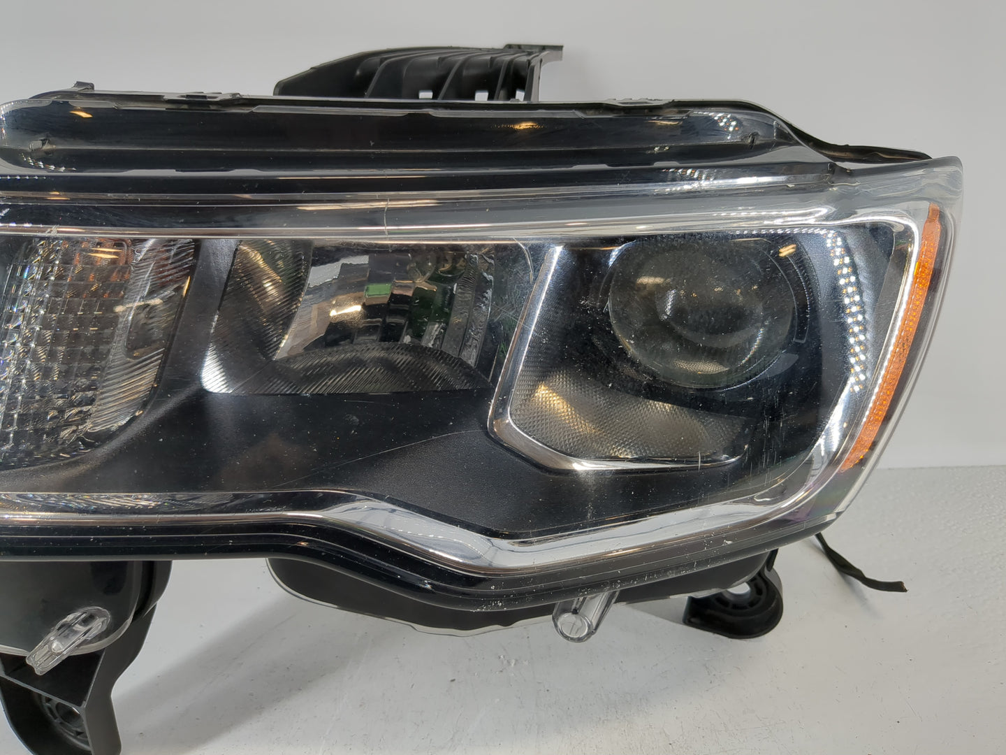 2017-2021 Jeep Grand Cherokee Driver Left Oem Head Light Headlight Lamp - Oemusedautoparts1.com