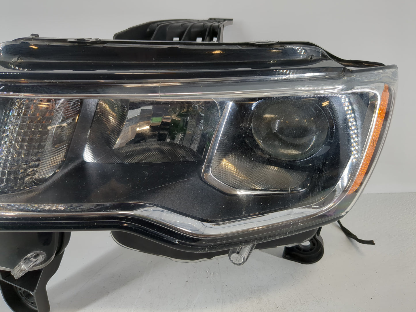 2017-2021 Jeep Grand Cherokee Driver Left Oem Head Light Headlight Lamp - Oemusedautoparts1.com