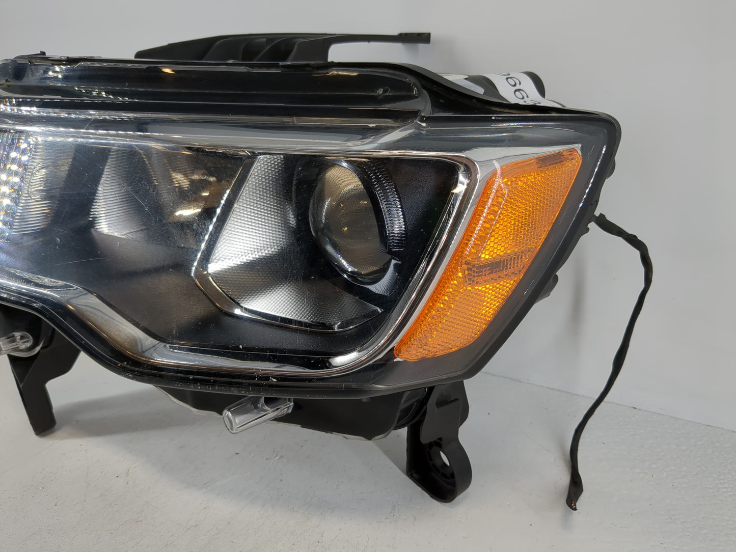 2017-2021 Jeep Grand Cherokee Driver Left Oem Head Light Headlight Lamp - Oemusedautoparts1.com