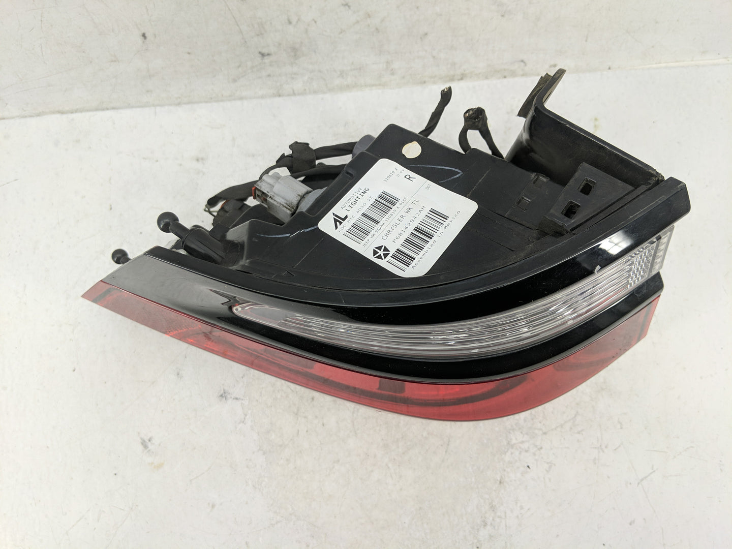 2014-2022 Jeep Grand Cherokee Tail Light Assembly Passenger Right OEM Fits Fits 2014 2015 2016 2017 2018 2019 2020 2021 2022
