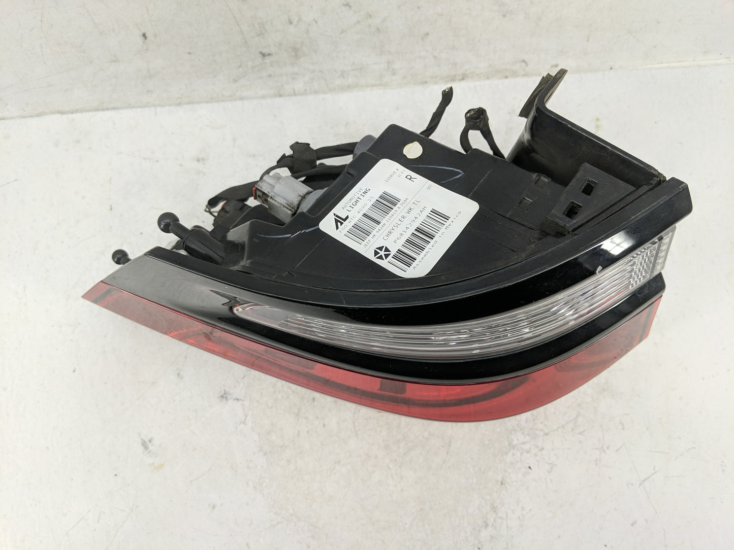 2014-2022 Jeep Grand Cherokee Tail Light Assembly Passenger Right OEM Fits Fits 2014 2015 2016 2017 2018 2019 2020 2021 2022