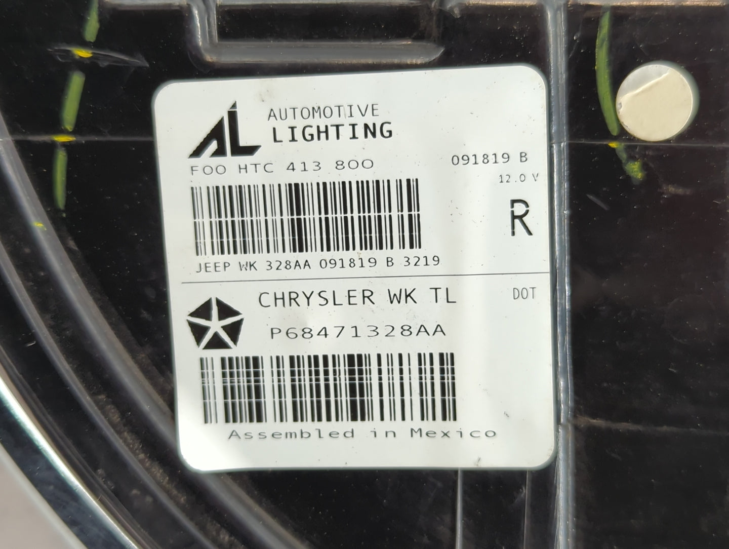 2015-2021 Jeep Grand Cherokee Tail Light Assembly Passenger Right OEM P/N:P68471328AA Fits Fits 2015 2016 2017 2018 2019 202