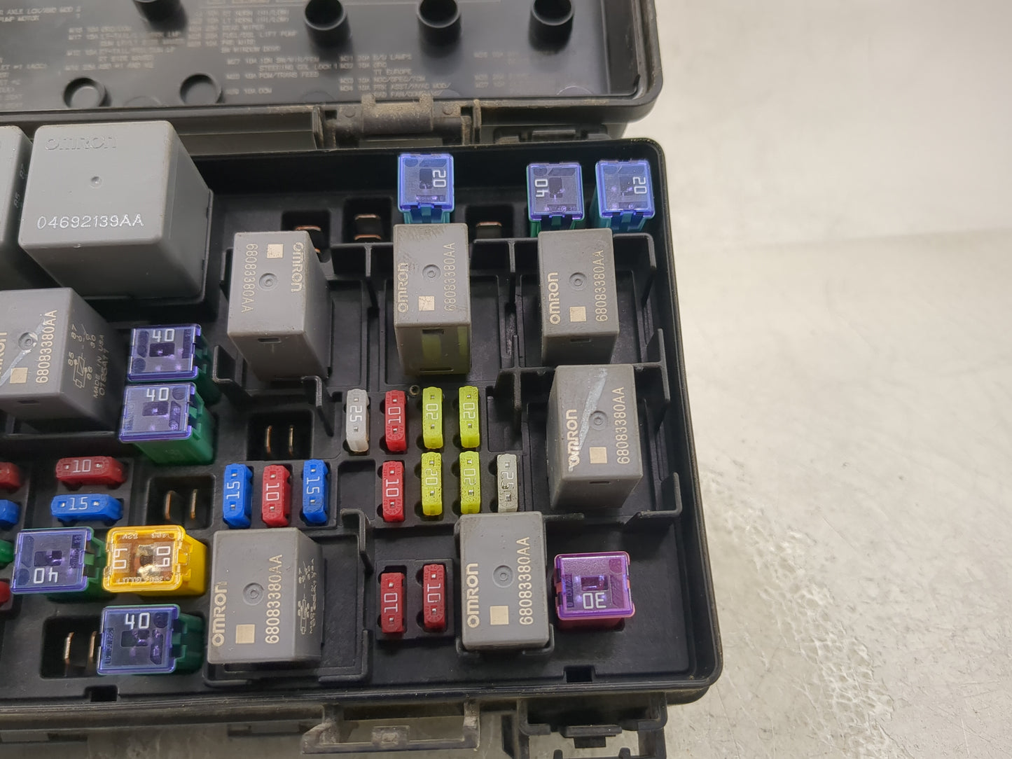 2020 Jeep Grand Cherokee Fusebox Fuse Box Panel Relay Module P/N:68239606AA Fits OEM Used Auto Parts - Oemusedautoparts1.com