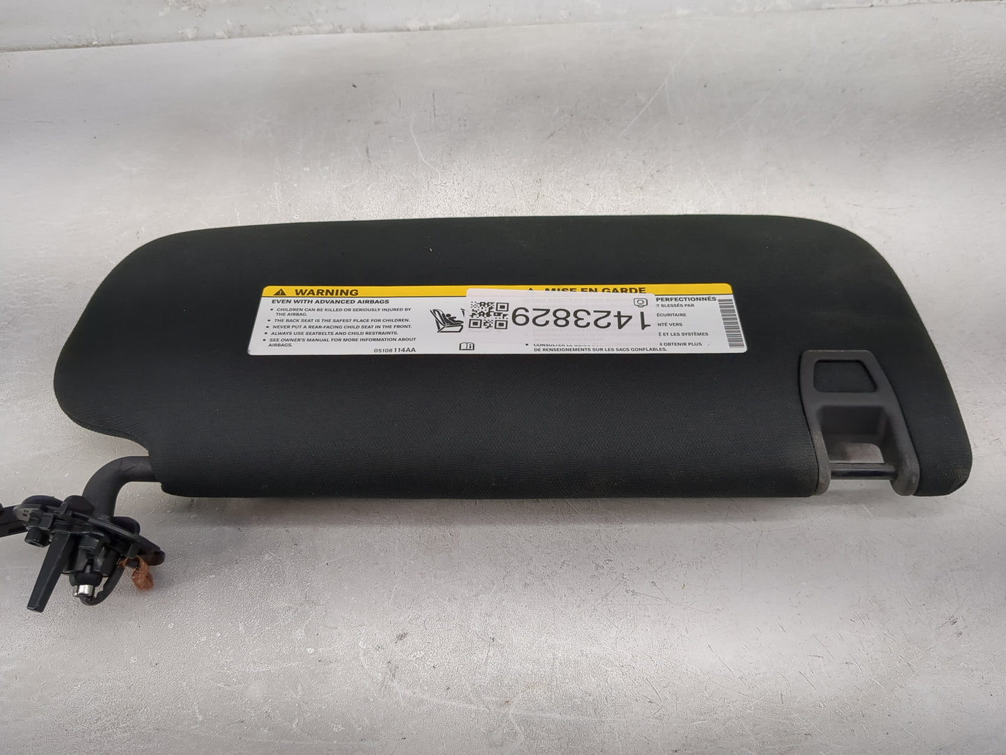 2014-2022 Jeep Grand Cherokee Sun Visor Shade Replacement Driver Left Mirror Fits OEM Used Auto Parts - Oemusedautoparts1.co