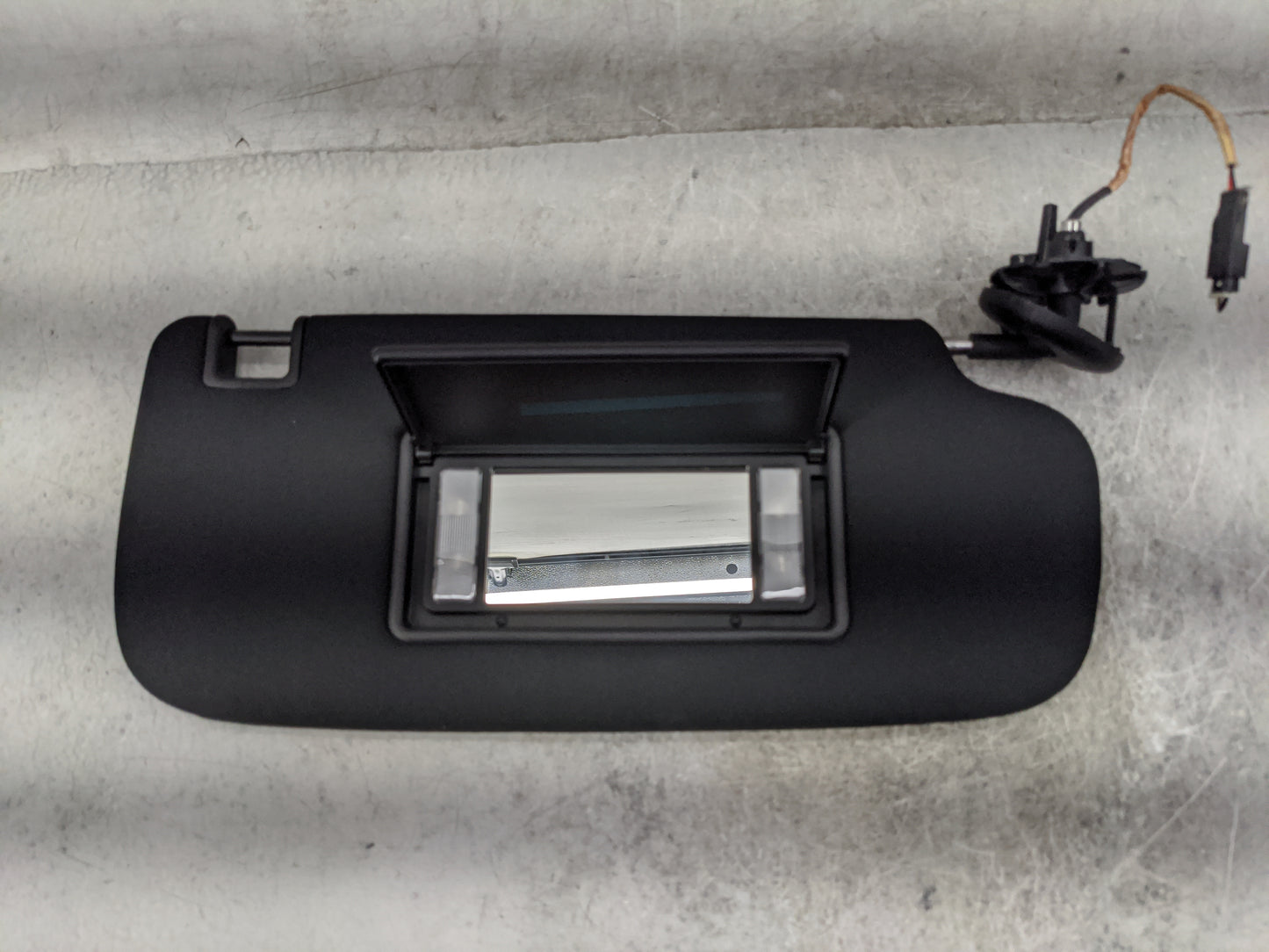 2014-2022 Jeep Grand Cherokee Sun Visor Shade Replacement Passenger Right Mirror Fits OEM Used Auto Parts - Oemusedautoparts
