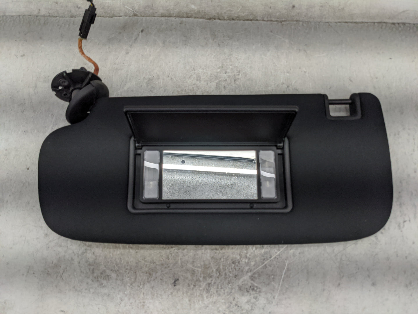2014-2022 Jeep Grand Cherokee Sun Visor Shade Replacement Driver Left Mirror Fits OEM Used Auto Parts - Oemusedautoparts1.co