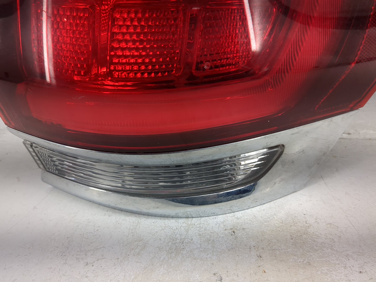 2015-2021 Jeep Grand Cherokee Tail Light Assembly Passenger Right OEM P/N:P68471328AA F00 HTC 413 800 Fits OEM Used Auto Par