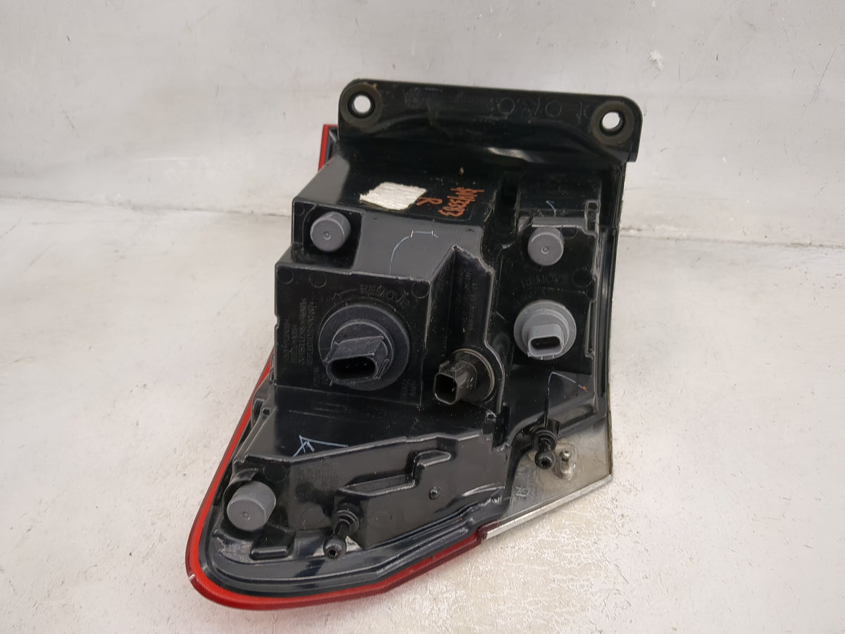 2015-2021 Jeep Grand Cherokee Tail Light Assembly Passenger Right OEM P/N:P68471328AA F00 HTC 413 800 Fits OEM Used Auto Par