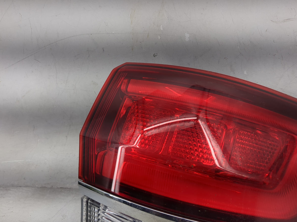 2015-2021 Jeep Grand Cherokee Tail Light Assembly Passenger Right OEM P/N:P68471328AA F00HTC413800 Fits OEM Used Auto Parts 