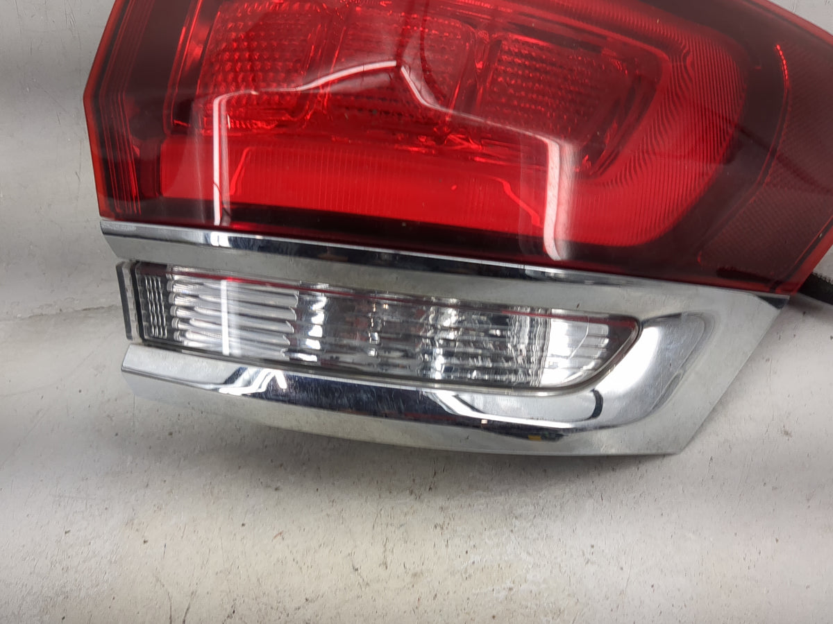 2015-2021 Jeep Grand Cherokee Tail Light Assembly Passenger Right OEM P/N:P68471328AA F00HTC413800 Fits OEM Used Auto Parts 