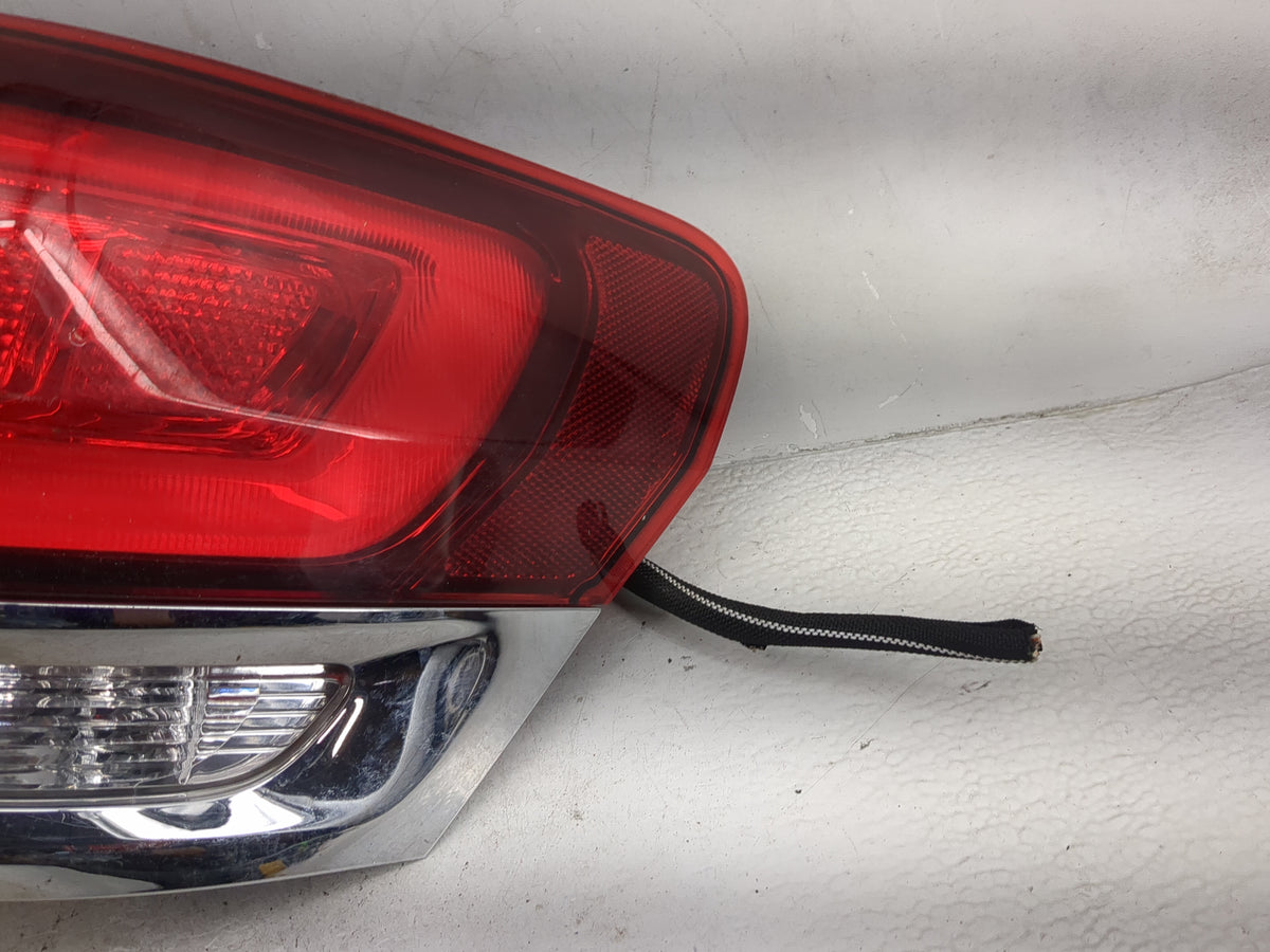 2015-2021 Jeep Grand Cherokee Tail Light Assembly Passenger Right OEM P/N:P68471328AA F00HTC413800 Fits OEM Used Auto Parts 