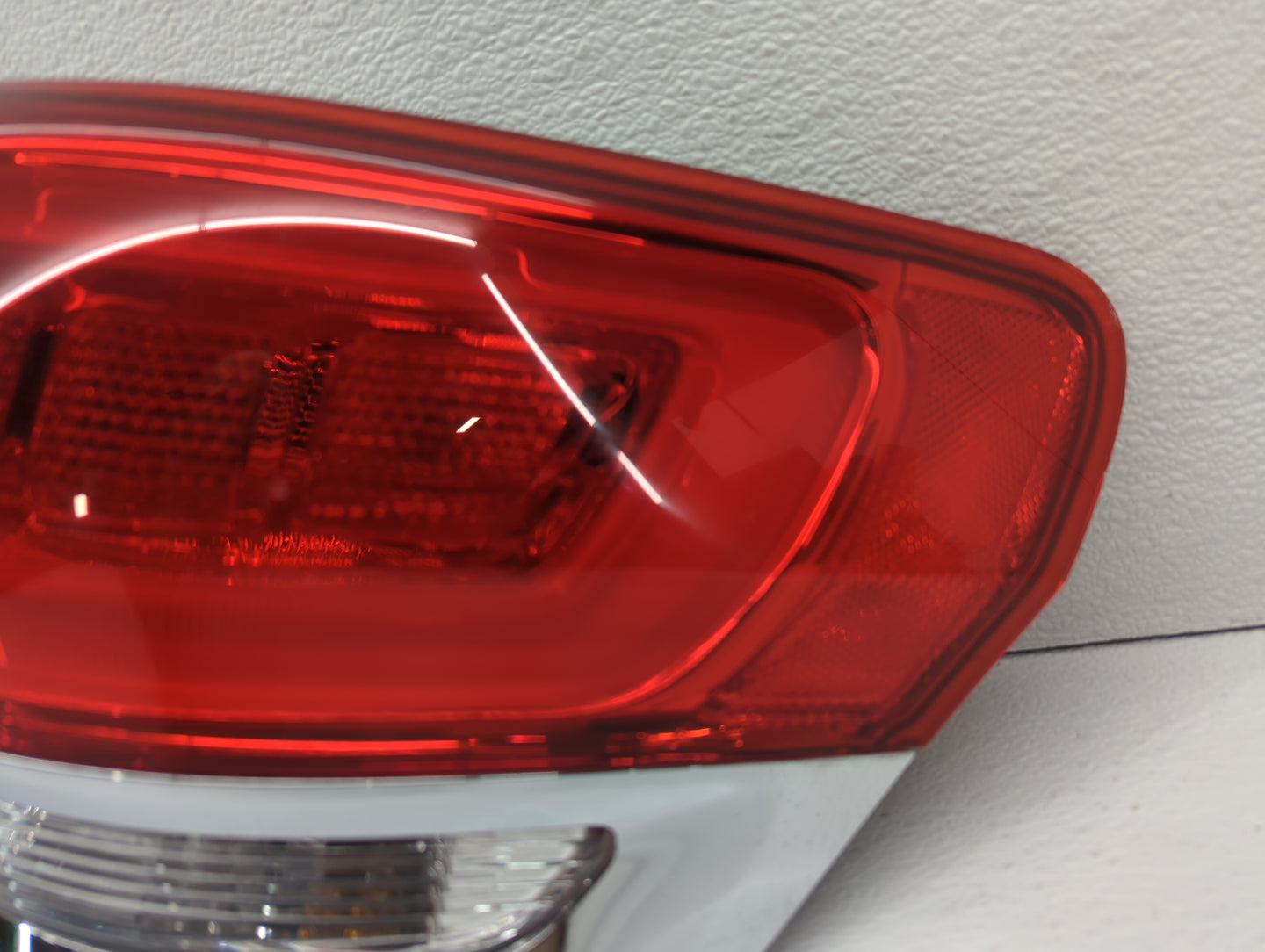 2015-2022 Jeep Grand Cherokee Tail Light Assembly Driver Left OEM P/N:HTC 4028 15 A P68110000AD Fits OEM Used Auto Parts - O