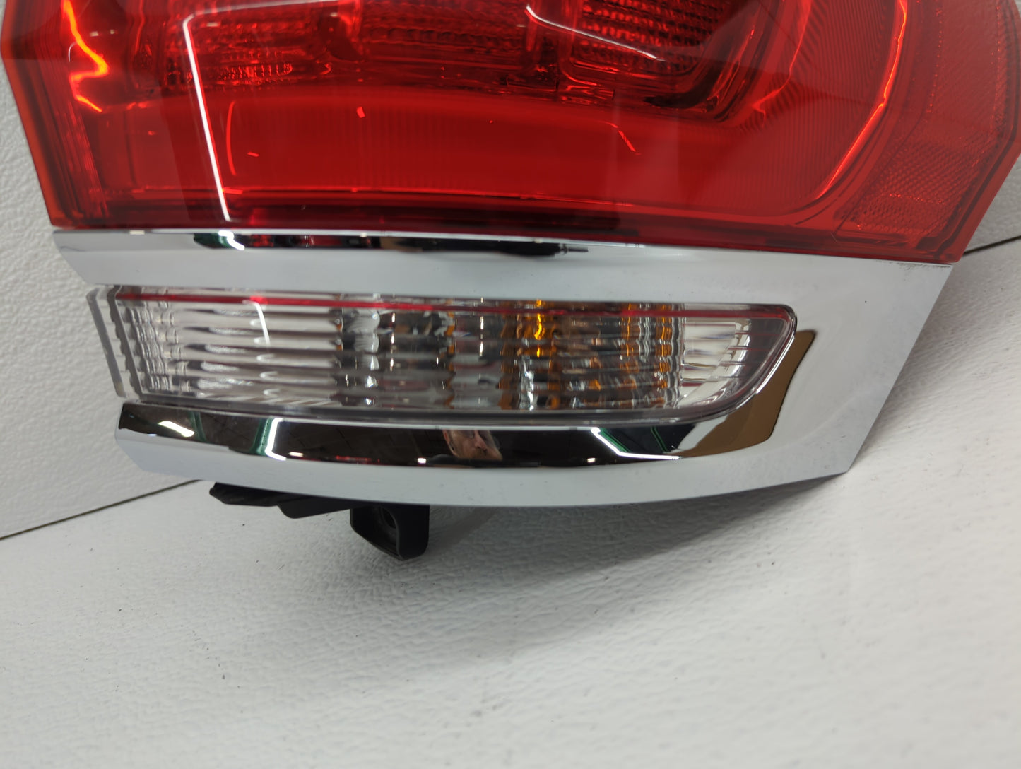 2015-2022 Jeep Grand Cherokee Tail Light Assembly Driver Left OEM P/N:HTC 4028 15 A P68110000AD Fits OEM Used Auto Parts - O