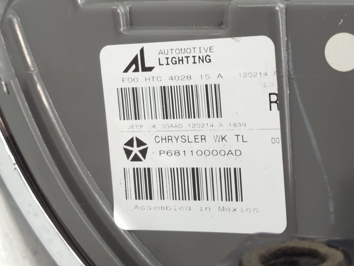 2015-2022 Jeep Grand Cherokee Tail Light Assembly Driver Left OEM P/N:HTC 4028 15 A P68110000AD Fits OEM Used Auto Parts - O