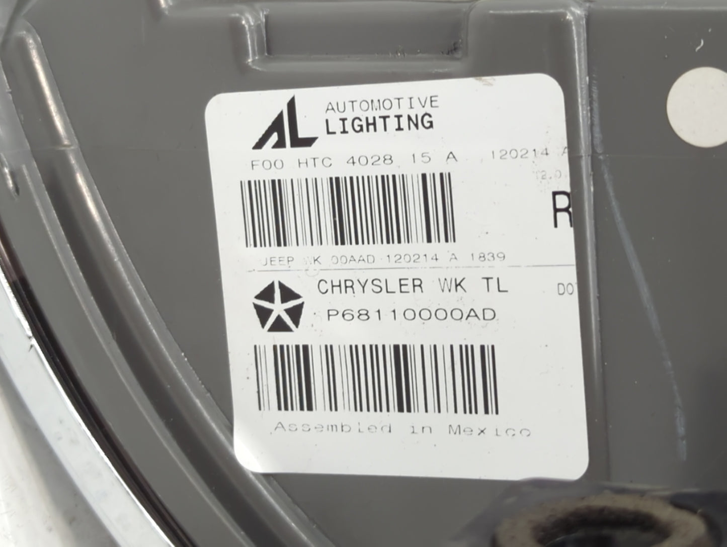 2015-2022 Jeep Grand Cherokee Tail Light Assembly Driver Left OEM P/N:HTC 4028 15 A P68110000AD Fits OEM Used Auto Parts - O