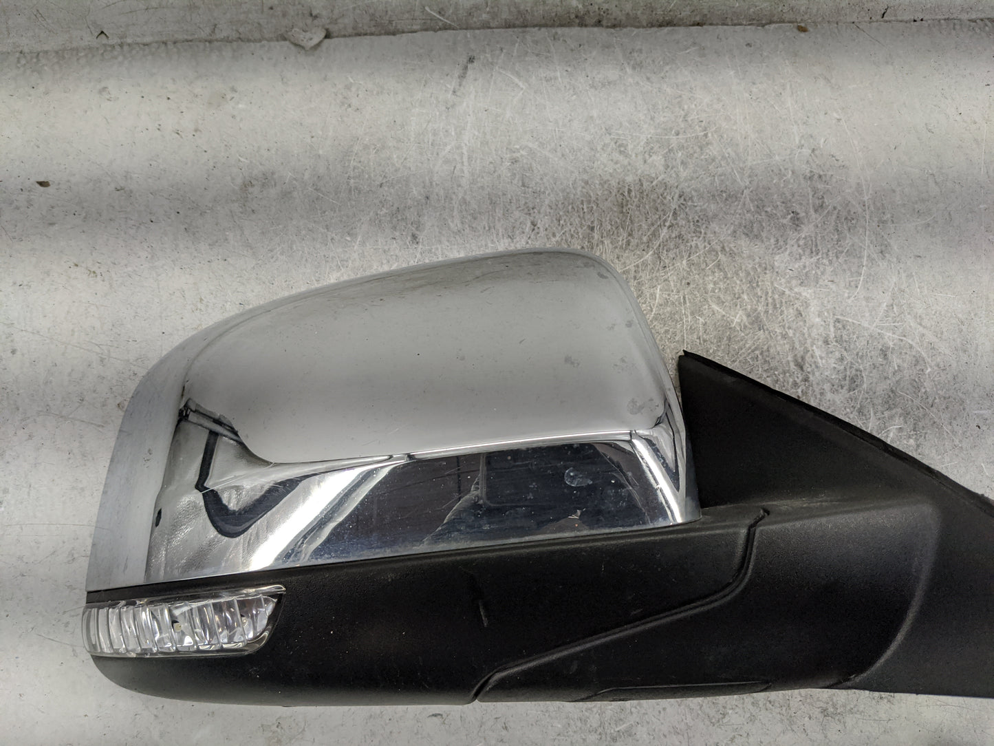 2019-2022 Jeep Grand Cherokee Passenger Side View Mirror - Right Door Mirror OEM Used - Oemusedautoparts1.com