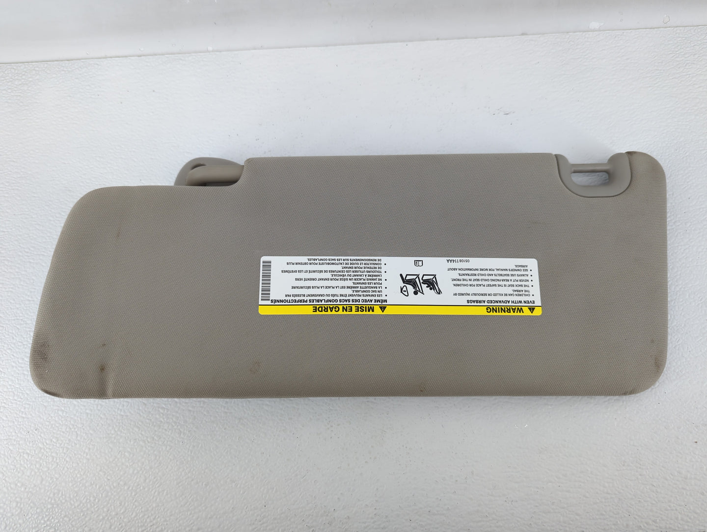 2014-2022 Jeep Grand Cherokee Sun Visor Shade Replacement Driver Left Mirror Fits OEM Used Auto Parts - Oemusedautoparts1.co