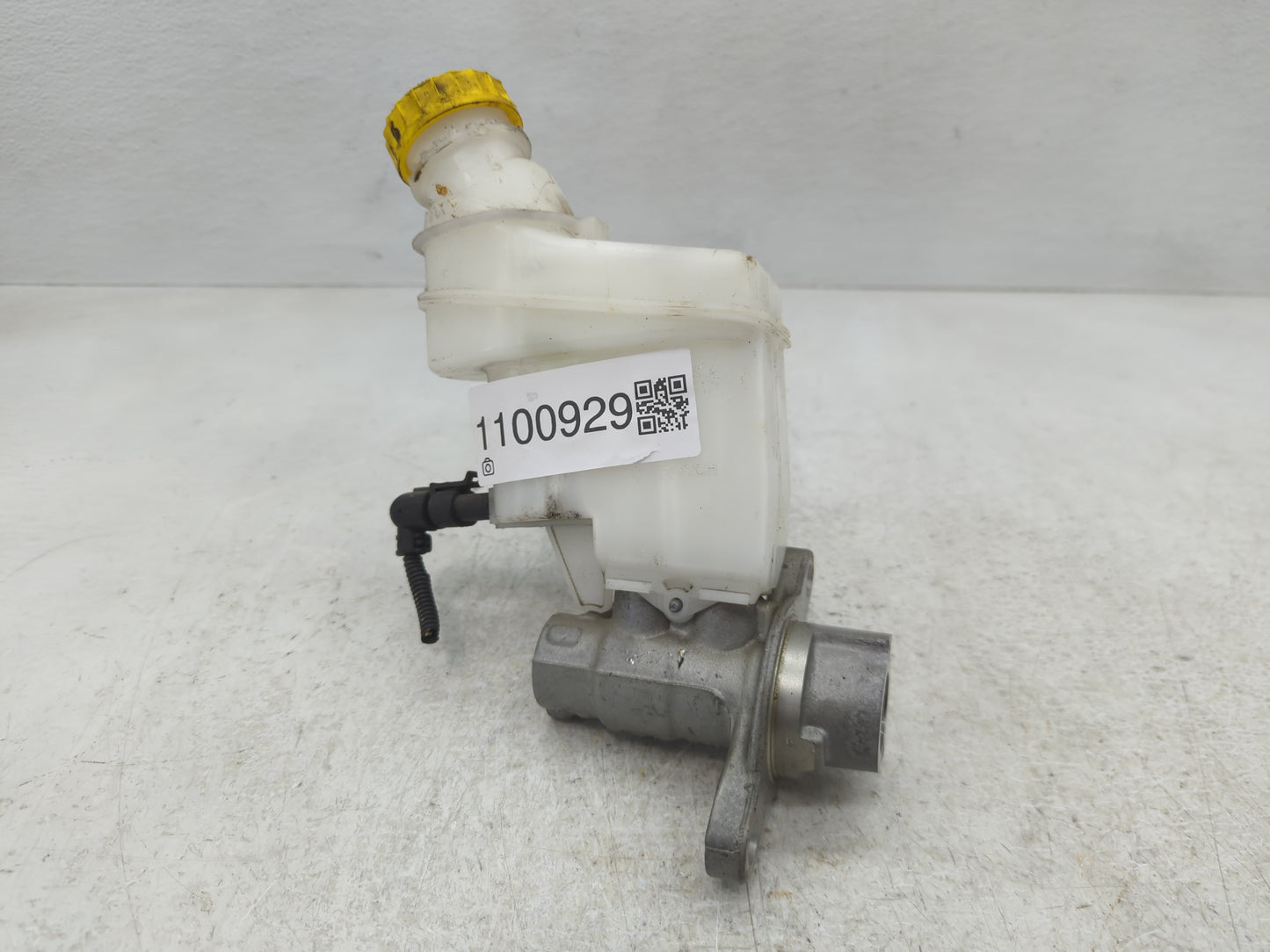 2019-2022 Jeep Renegade Brake Master Cylinder - Oemusedautoparts1.com