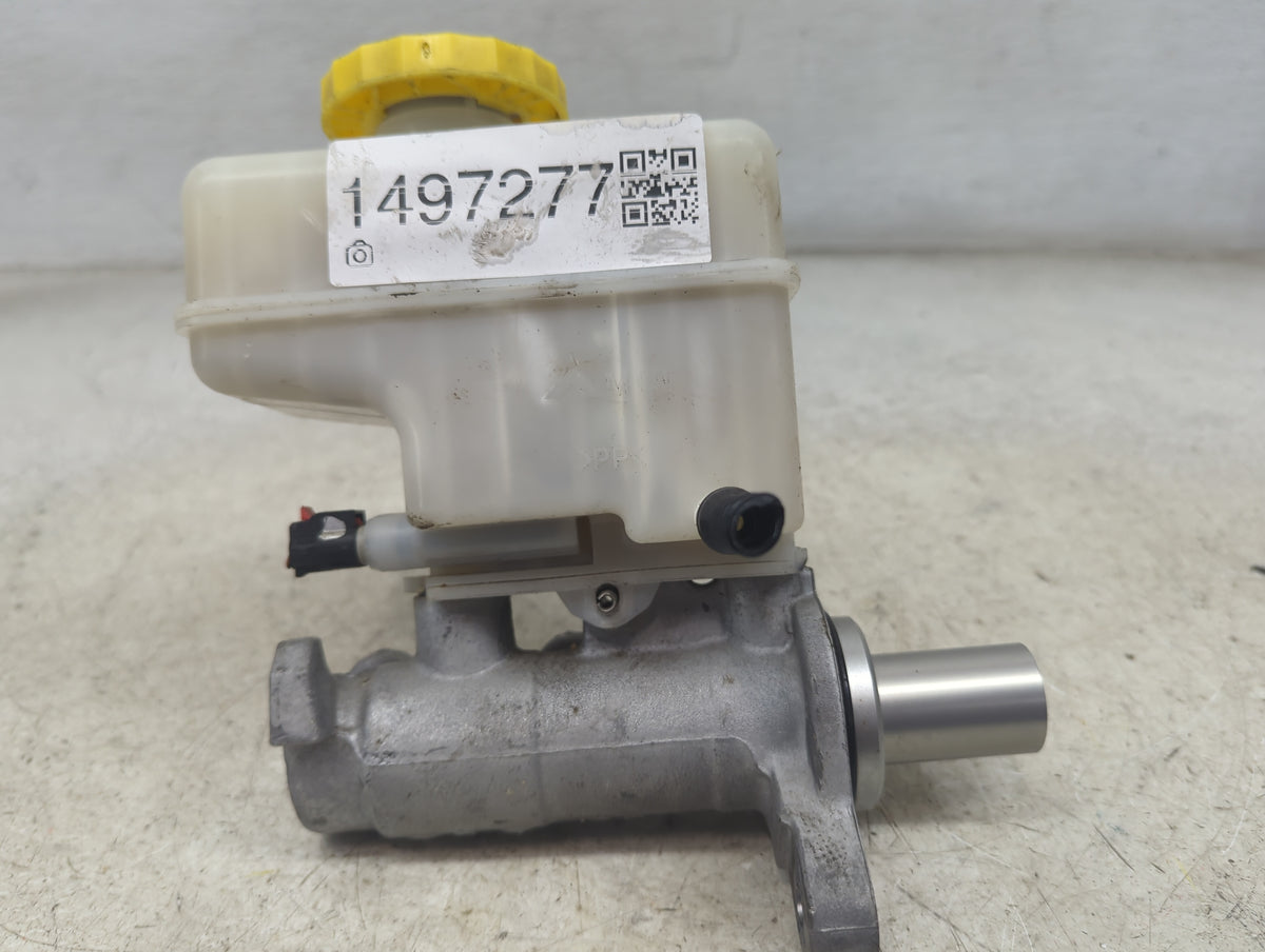 2018-2022 Jeep Wrangler Brake Master Cylinder 1497277 - Oemusedautoparts1.com