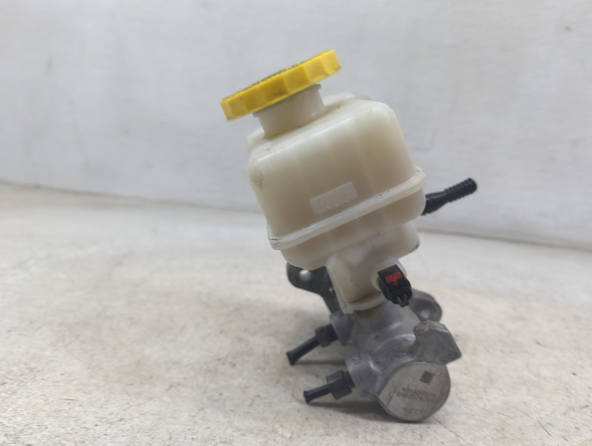 2018-2022 Jeep Wrangler Brake Master Cylinder 1497277 - Oemusedautoparts1.com