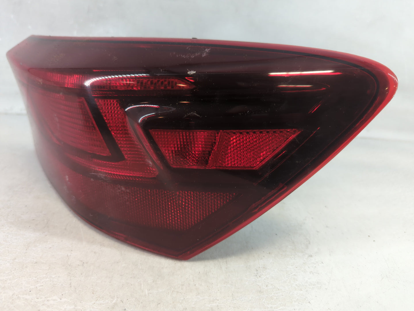 2019-2022 Kia Forte Tail Light Assembly Passenger Right OEM P/N:92402-M70 Fits Fits 2019 2020 2021 2022 OEM Used Auto Parts 