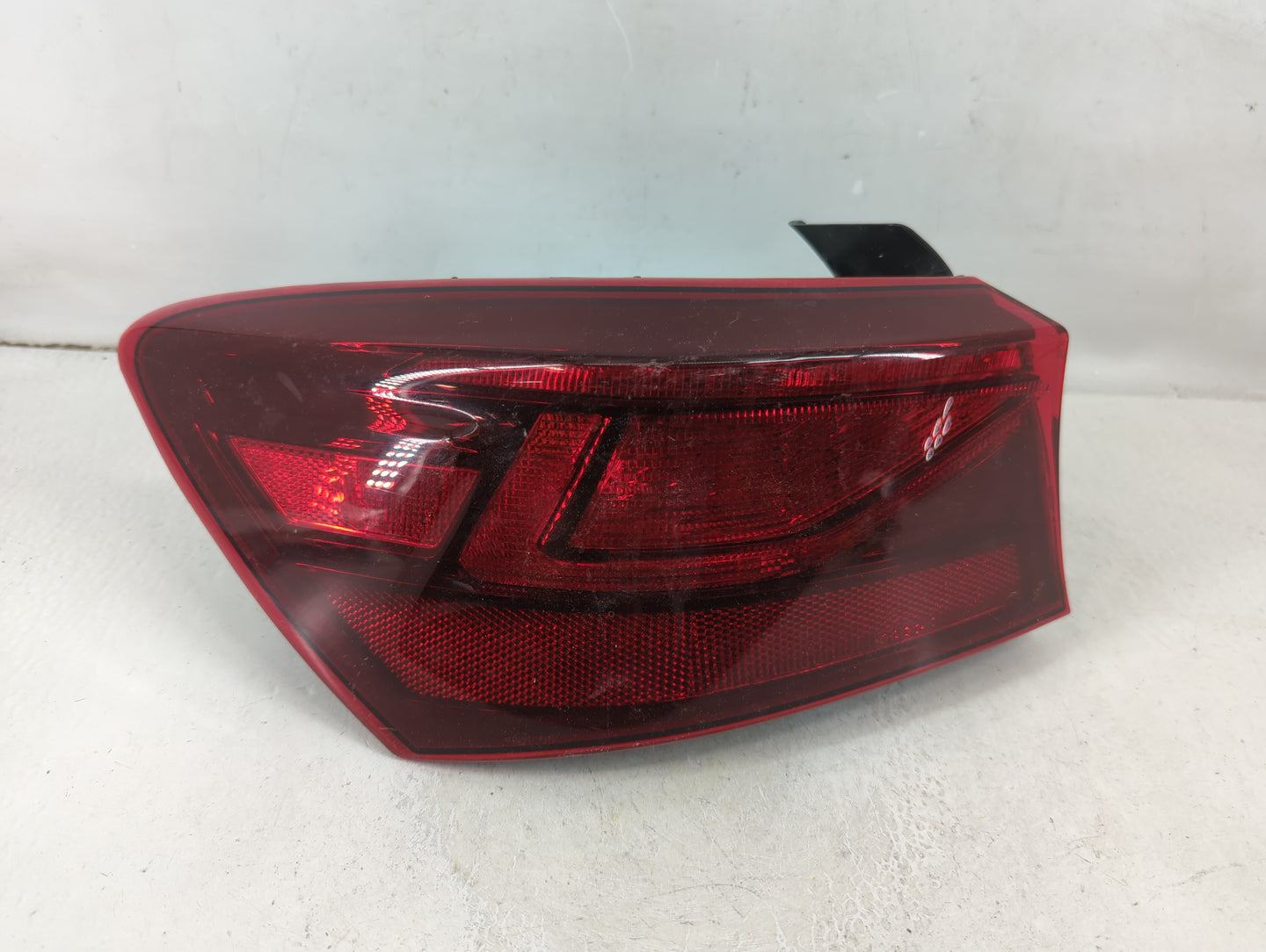 2019-2022 Kia Forte Tail Light Assembly Passenger Right OEM P/N:92401M700 Fits Fits 2019 2020 2021 2022 OEM Used Auto Parts 