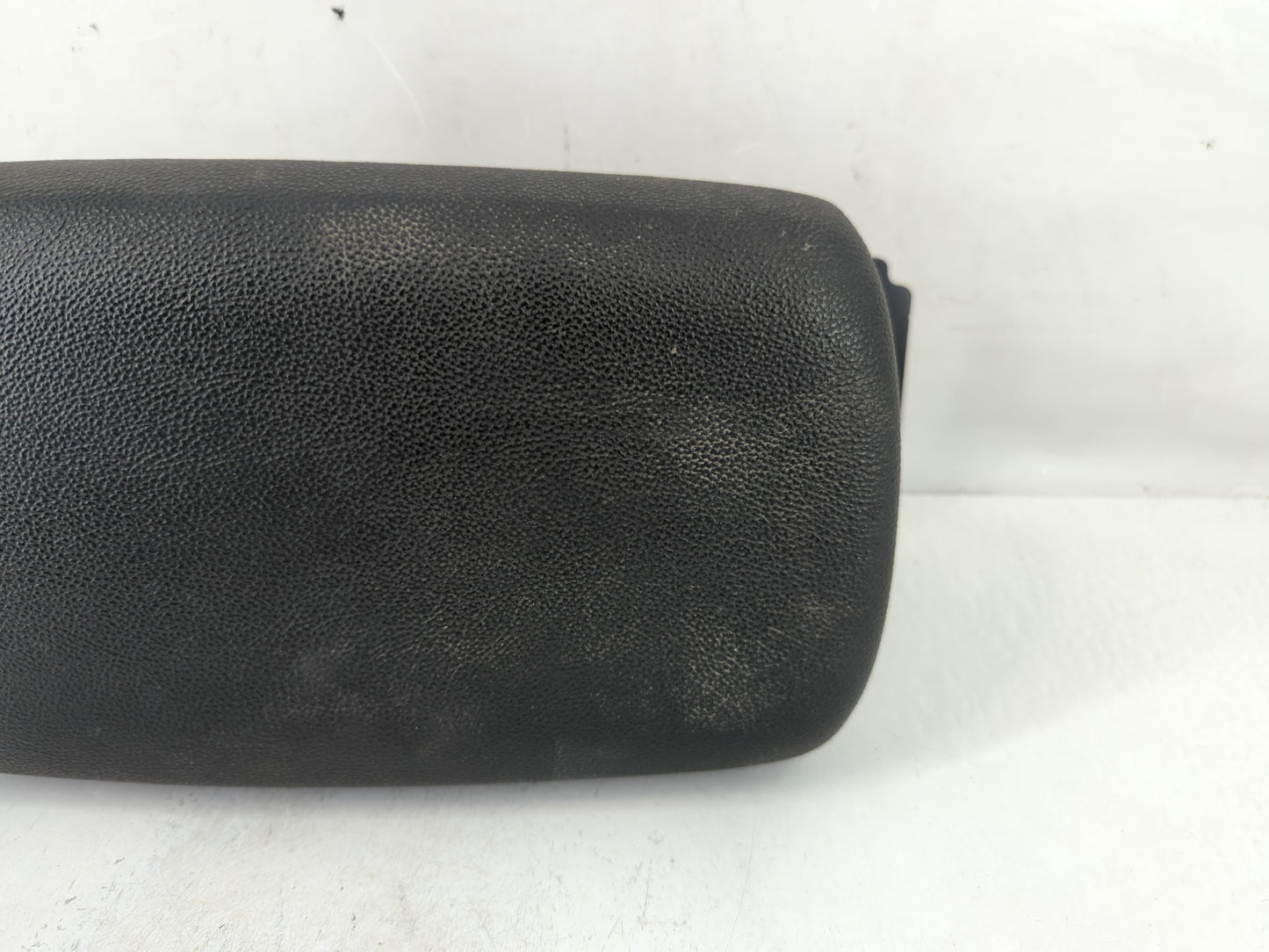2020 Kia Forte Center Console Armrest Cover Lid P/N:84660-M7000 9899 Fits OEM Used Auto Parts - Oemusedautoparts1.com