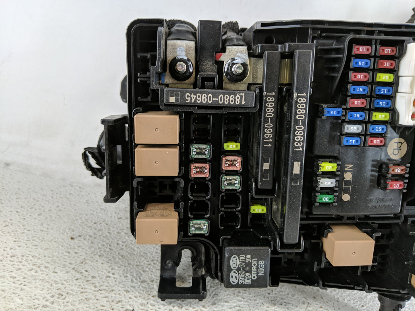 2019-2020 Kia Forte Fusebox Fuse Box Panel Relay Module P/N:91431 M7052 Fits Fits 2019 2020 OEM Used Auto Parts - Oemusedaut