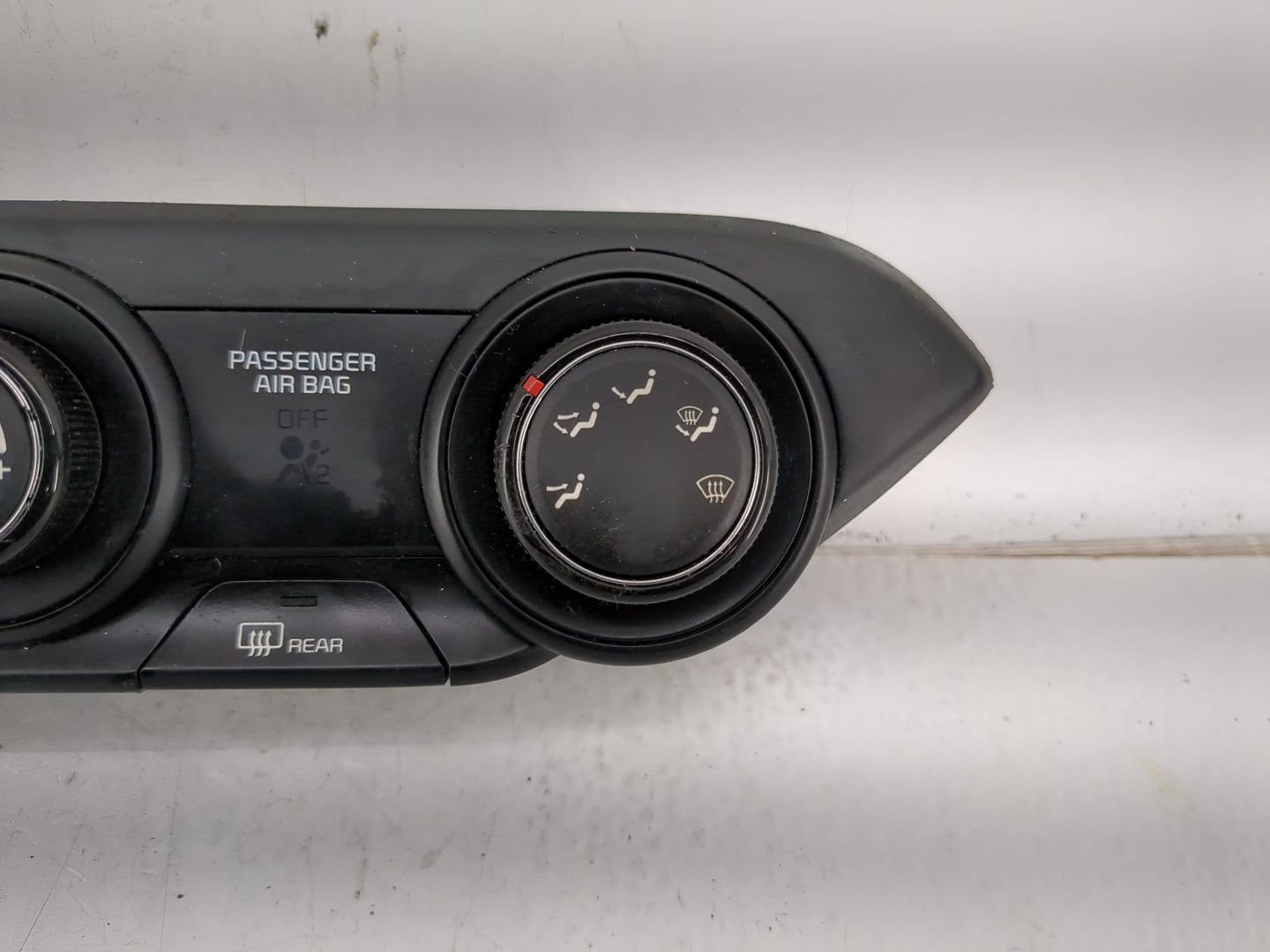 2019-2021 Kia Forte Climate Control Module Temperature AC/Heater Replacement P/N:97250-M6130WK Fits Fits 2019 2020 2021 OEM 